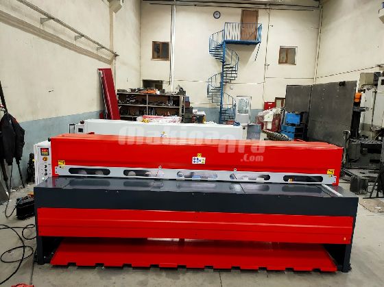 LRGM 3050 x 3mm Rediktörlü Nc Kontrollü 750mm LİNDA Machine Giyotin Makas