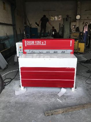 1050 x 3mm Rediktörlü Giyotin Makas
